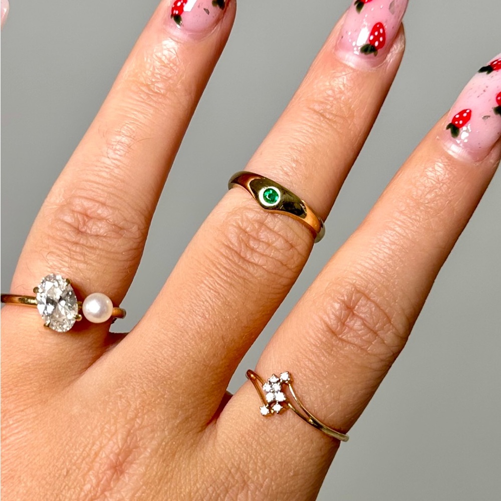 Tiffany n co 18k gold ring with emerald